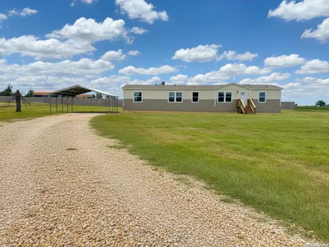4214 Woodrow Center Rd, Kingsbury, TX 78638