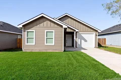 804 W Huntington St, Beeville, TX 78102