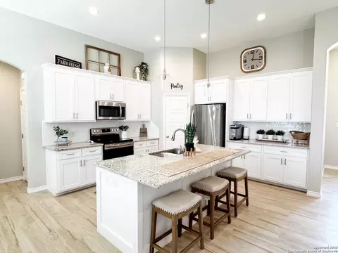 1683 Vista Vw, Pleasanton, TX 78064
