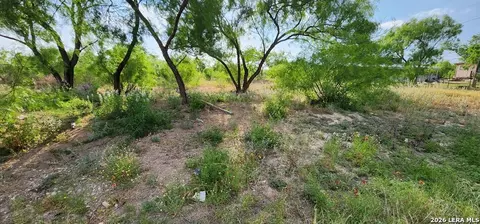 567 Riverside Dr, Eagle Pass, TX 78852