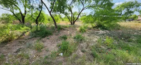 567 Riverside Dr, Eagle Pass, TX 78852 photo 4