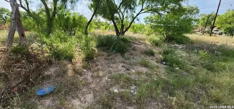 567 Riverside Dr, Eagle Pass, TX 78852 photo 2