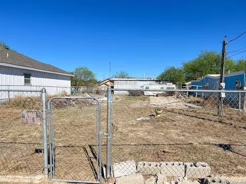 2846 Kiosko Ave, Eagle Pass, TX 78852