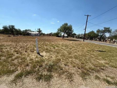 204 Hidalgo, Carrizo Springs, TX 78834