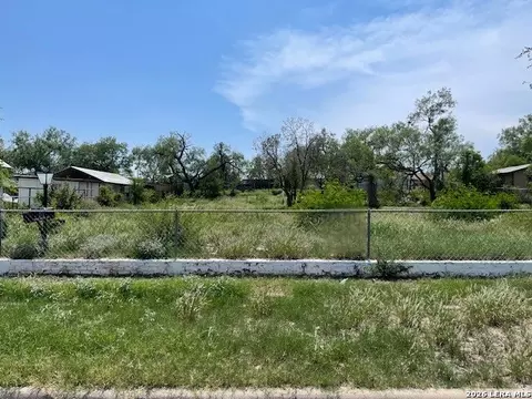 965 Ave D, Eagle Pass, TX 78852 photo 11