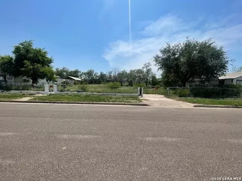 965 Ave D, Eagle Pass, TX 78852 photo 6