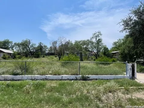 965 Ave D, Eagle Pass, TX 78852 photo 10