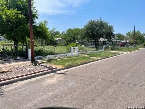 965 Ave D, Eagle Pass, TX 78852 photo 5