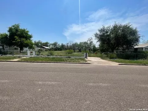 965 Ave D, Eagle Pass, TX 78852 photo 7
