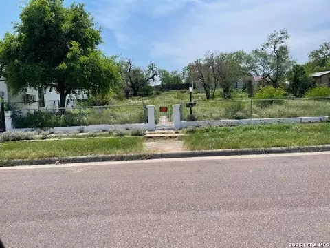 965 Ave D, Eagle Pass, TX 78852 photo 4