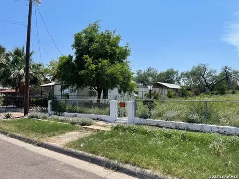 969 Ave D, Eagle Pass, TX 78852 photo 10