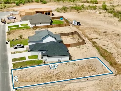 713 Encinal Dr, Eagle Pass, TX 78852