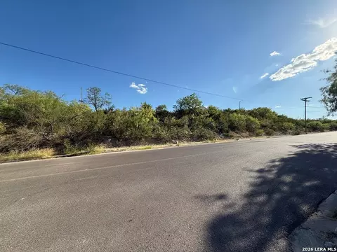 2024 Quarry St, Eagle Pass, TX 78852 photo 8