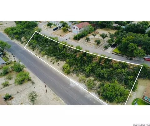 2024 Quarry St, Eagle Pass, TX 78852 photo 5