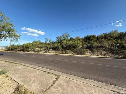 2024 Quarry St, Eagle Pass, TX 78852 photo 10