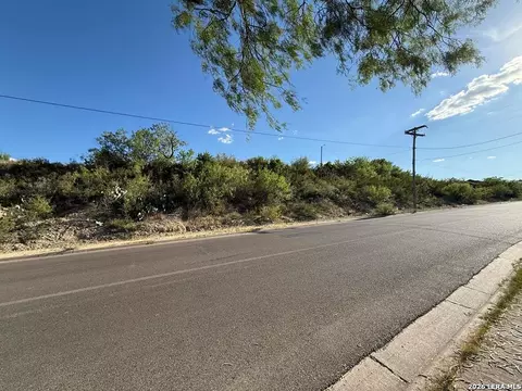 2024 Quarry St, Eagle Pass, TX 78852 photo 7