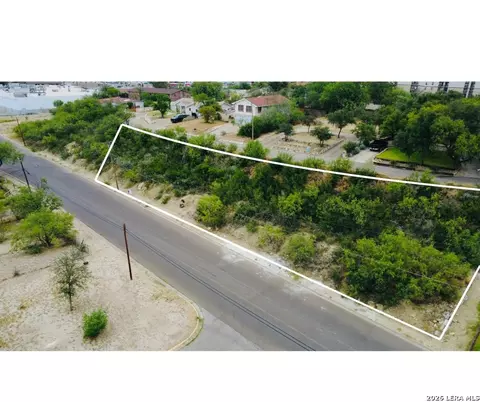2024 Quarry St, Eagle Pass, TX 78852 photo 4