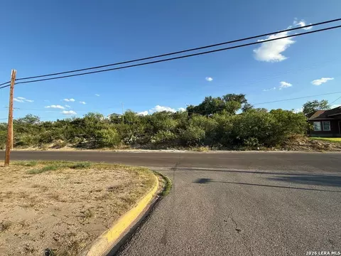 2024 Quarry St, Eagle Pass, TX 78852 photo 9