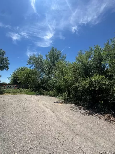 837 S S Cp, Uvalde, TX 78801