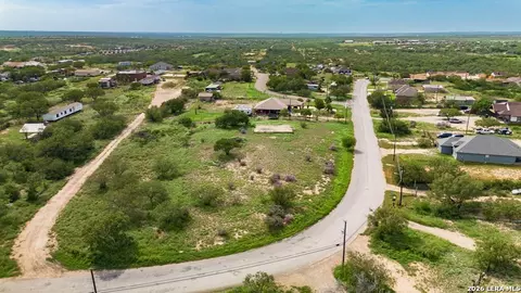 1326 Wagon Wheel Rd, Eagle Pass, TX 78852 photo 8
