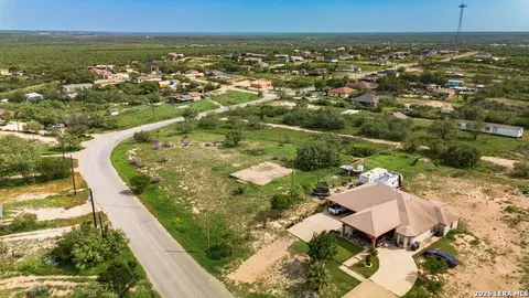 1326 Wagon Wheel Rd, Eagle Pass, TX 78852 photo 3