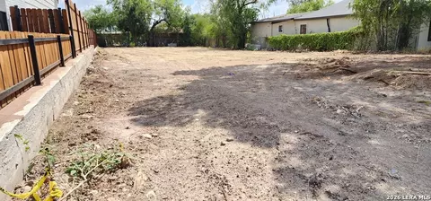 1848 Olive St, Eagle Pass, TX 78852 photo 4