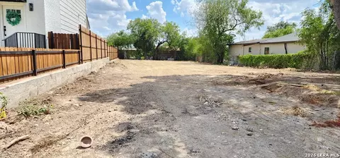 1848 Olive St, Eagle Pass, TX 78852 photo 2