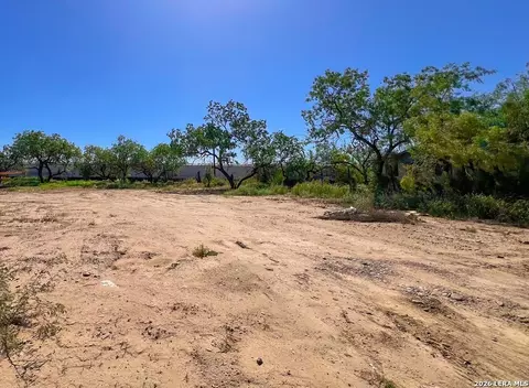 1082 Kifuri St, Eagle Pass, TX 78852