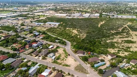 889 Callejon Nevisca, Eagle Pass, TX 78852 photo 6