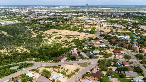 889 Callejon Nevisca, Eagle Pass, TX 78852 photo 7