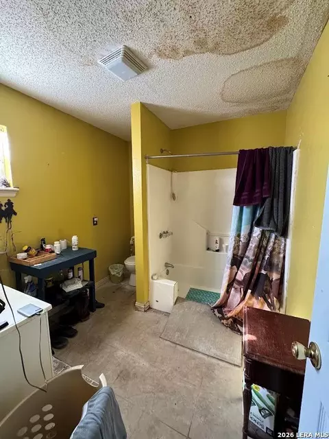 Bath - 1707 Rainbow Rd, Eagle Pass, TX 78852 photo 1 of 2