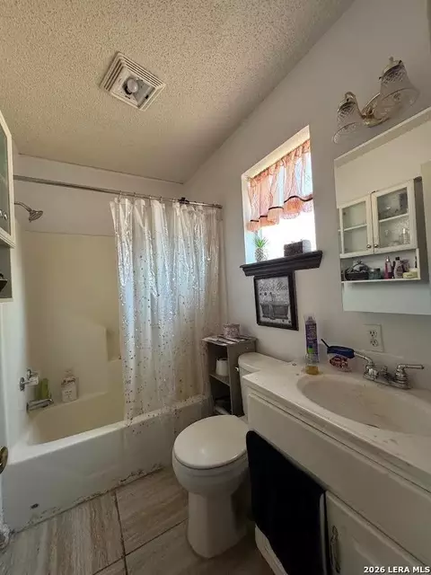 Bath - 1707 Rainbow Rd, Eagle Pass, TX 78852 photo 2 of 2