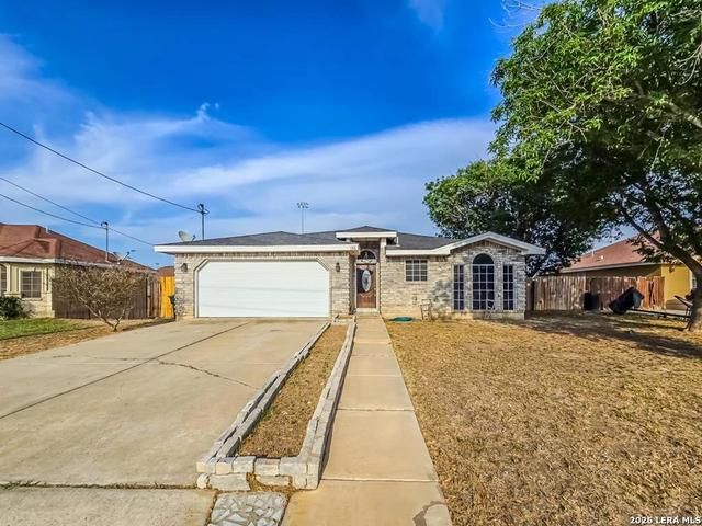 386 Falcon Blvd, Eagle Pass, TX 78852