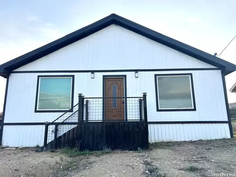 99 S Park St, Eagle Pass, TX 78852