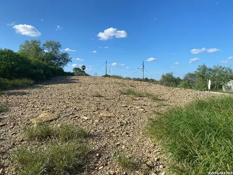 1117 N Calle Baltica, Eagle Pass, TX 78852 photo 2