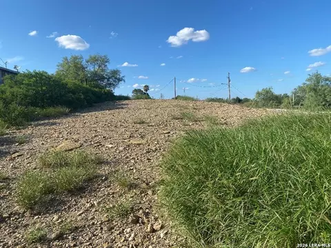 1117 N Calle Baltica, Eagle Pass, TX 78852 photo 3