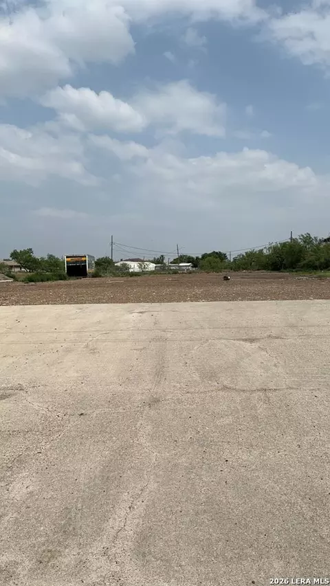 1910 Lewis St, Eagle Pass, TX 78852