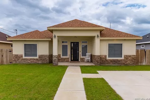 3048 Ariel Dr, Eagle Pass, TX 78852