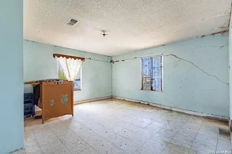 Bedroom - 1850 Eidson Rd, Eagle Pass, TX 78852 photo 5 of 8