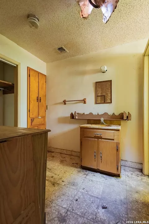 Bath - 1850 Eidson Rd, Eagle Pass, TX 78852 photo 1 of 2