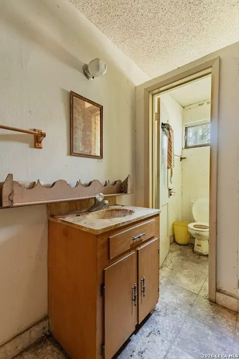 Bath - 1850 Eidson Rd, Eagle Pass, TX 78852 photo 2 of 2