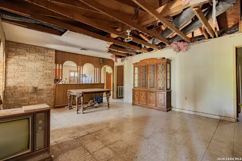 Living - 1850 Eidson Rd, Eagle Pass, TX 78852 photo 3 of 6