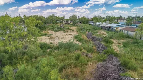 View/Area - 1850 Eidson Rd, Eagle Pass, TX 78852 photo 3 of 11