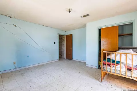 Bedroom - 1850 Eidson Rd, Eagle Pass, TX 78852 photo 6 of 8