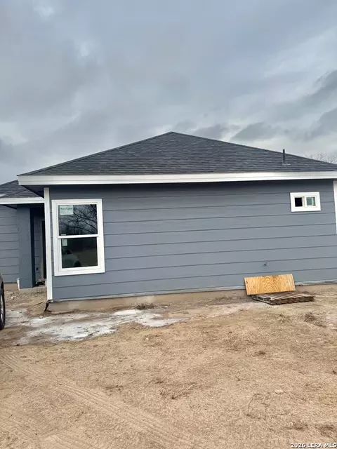 Exterior - 261 Dub Dr, Eagle Pass, TX 78852 photo 2 of 3