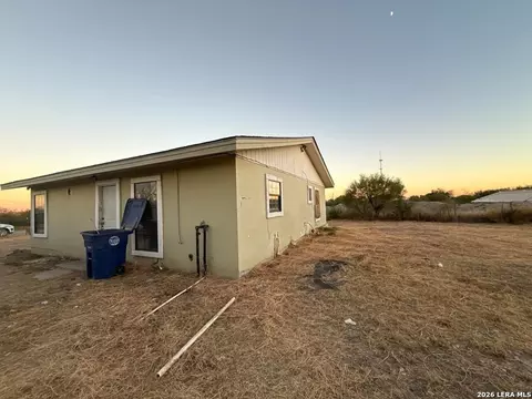 Exterior - 633 Molina Loop, Eagle Pass, TX 78852 photo 8 of 9