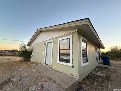 Exterior - 633 Molina Loop, Eagle Pass, TX 78852 photo 5 of 9