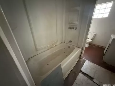 Bath - 633 Molina Loop, Eagle Pass, TX 78852 photo 1 of 2