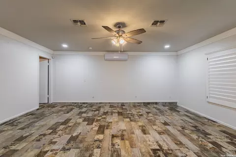Living - 2139 Ricks Dr, Eagle Pass, TX 78852 photo 2 of 7