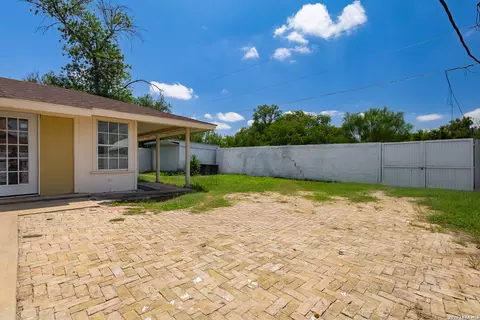 Exterior - 2139 Ricks Dr, Eagle Pass, TX 78852 photo 4 of 6